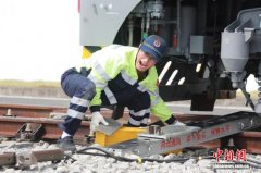 （新春走基层）带着金牌去“开荒”